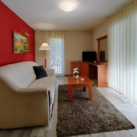Heviz Apartman Heviz Apartmán *