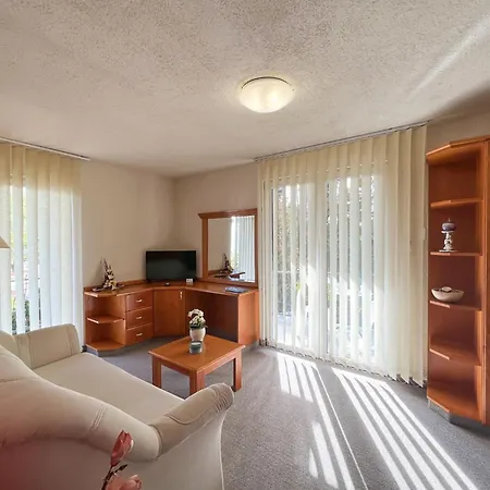 Heviz Apartman Heviz דירה *