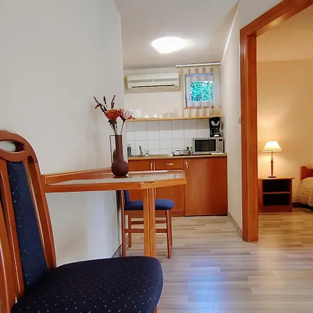 Heviz Apartman Heviz דירה *